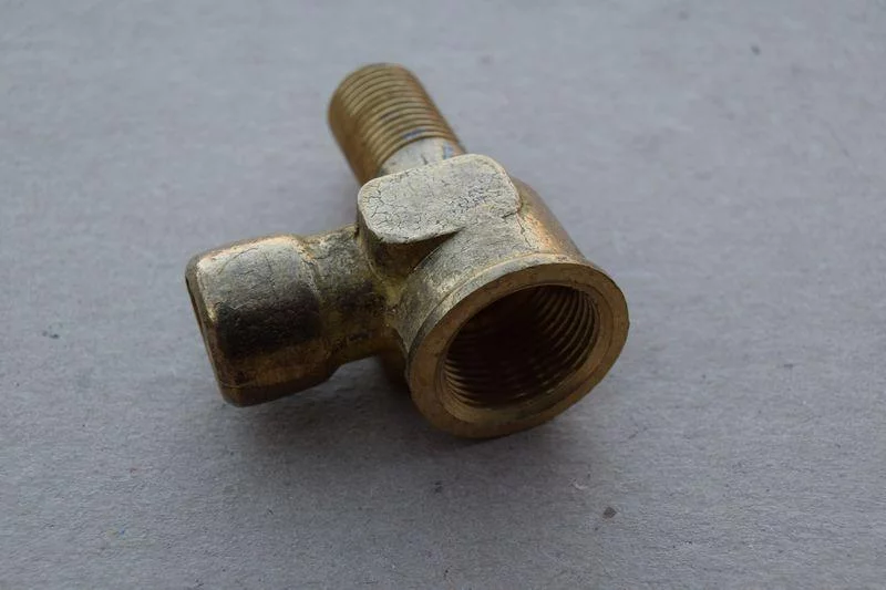 купить Тройник с внутренней резьбой М12 и М22 и нар.М16